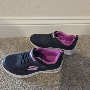 Skechers Women's Sneakers in Navy and Pink